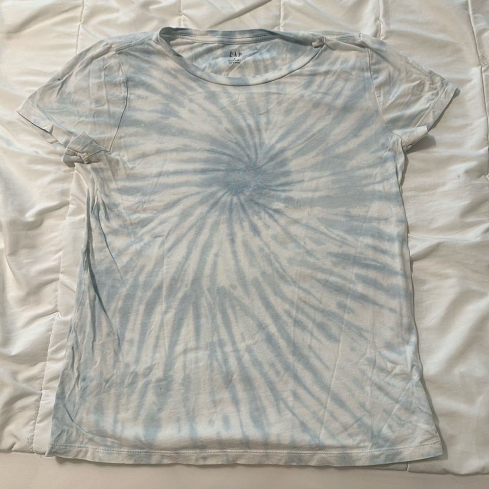 GAP size S, vintage wash T in light blue and white
